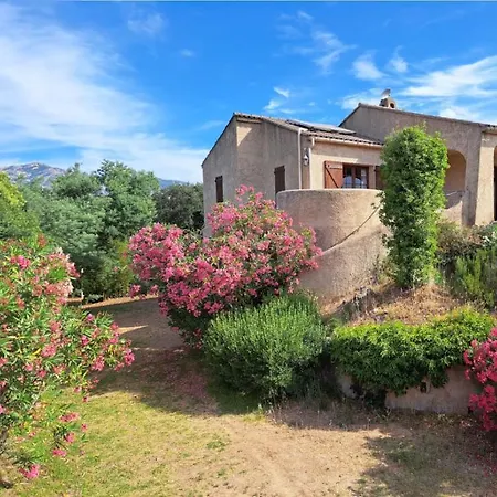 Holiday home Les Asphodeles, Piscine , Vue Et Montagne *